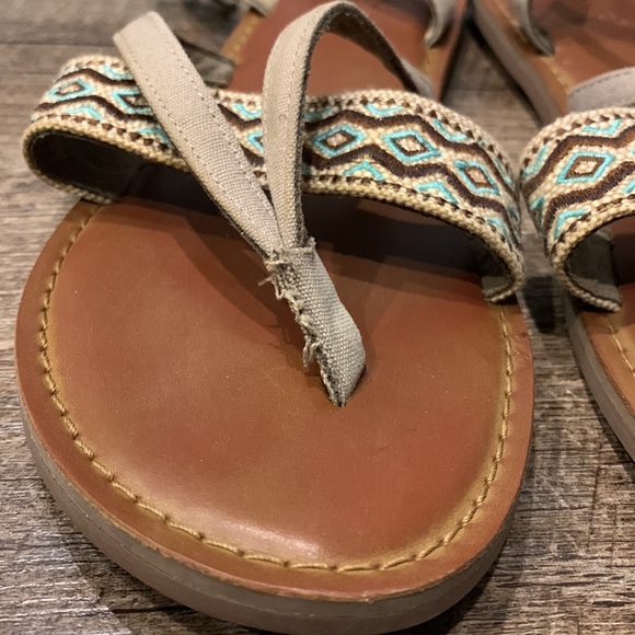 Women's Tom's Sandal Flip Flops Strappy Tribal Tan Size 8 - Picture 5 of 11